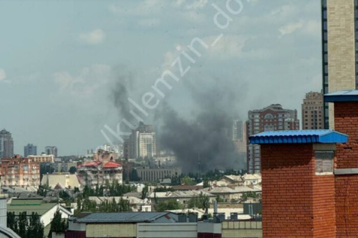 У Донецьку пролунали вибухи неподалік управління ФСБ