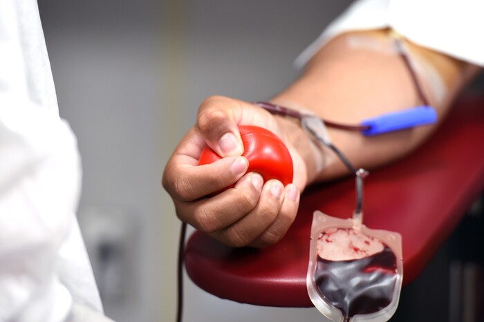 78-річний чоловік став абсолютним рекордсменом серед донорів крові в Україні