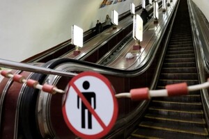 У київському метро пасажирка потрапила під потяг: поліція повідомила деталі події