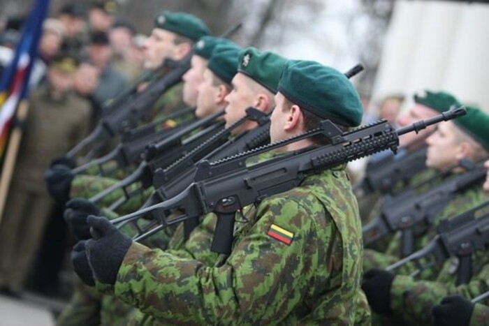 Литва запроваджує строкову військову службу для випускників шкіл
