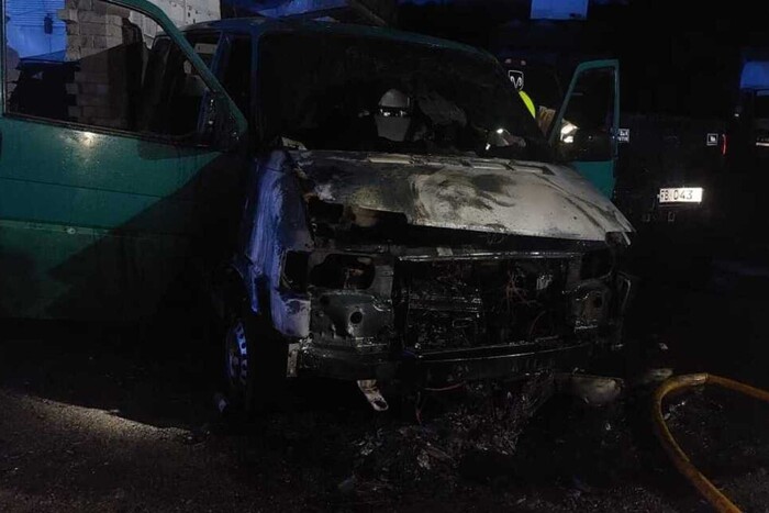 Росія вербує українських підлітків, аби ті палили автівки військових