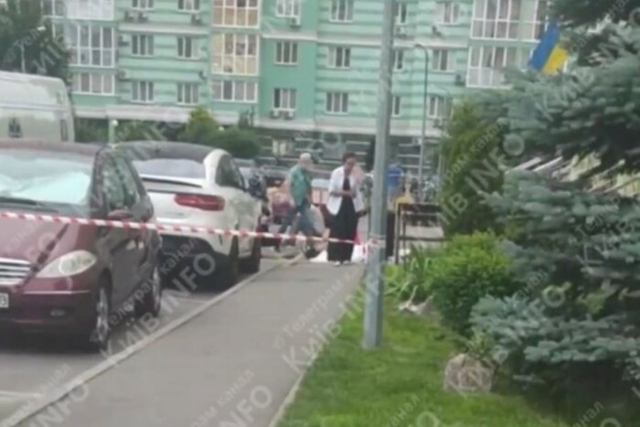 У Києві 15-річний хлопець випав з вікна багатоповерхівки
