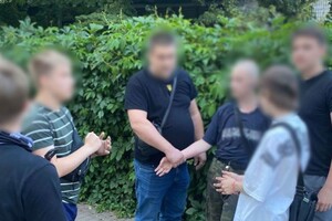 У Києві група підлітків напала на іноземця: стали відомі деталі інциденту