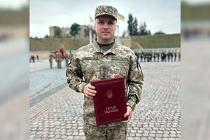 Президент України нагородив Кирила Перетятька званням Героя України – за особисту мужність і героїзм, самовіддане служіння українському народові