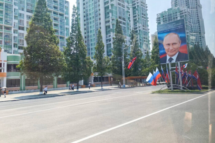 Як Північна Корея зустрічає Путіна: відео з центральних вулиць