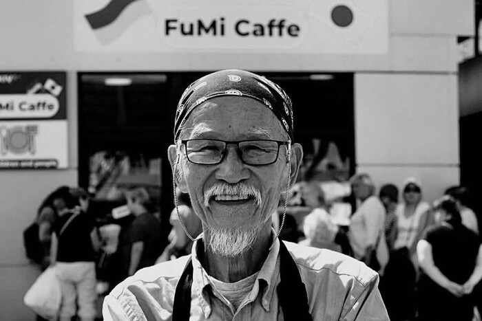 Легендарний японський волонтер повідомив про спробу захопити його благодійне кафе у Харкові