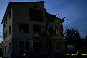 Унаслідок атаки пошкоджені багатоповерховий житловий будинок та офісне приміщення