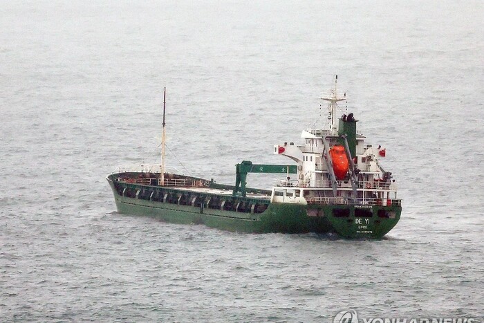 Південна Корея затримала вантажне судно, яке прямувало з Росії до Китаю – ЗМІ