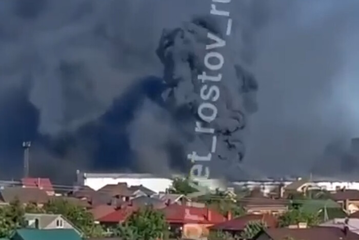У Ростові горить база МВС після обстрілу (відео)