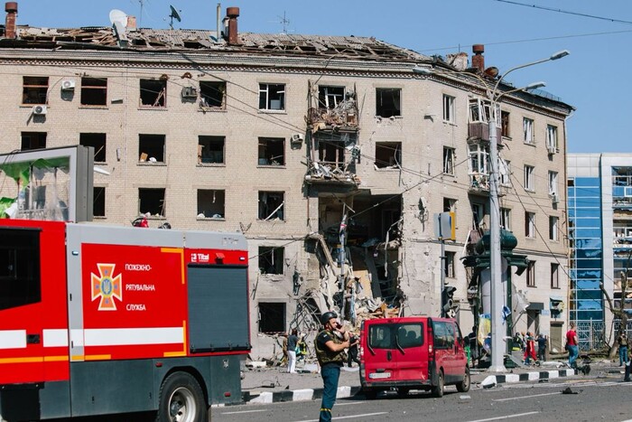 Росіяни вдарили по центру Харкова: постраждали десятки людей