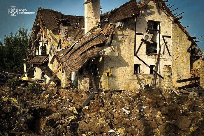 Окупанти вдарили ракетами по Київщині: фото наслідків