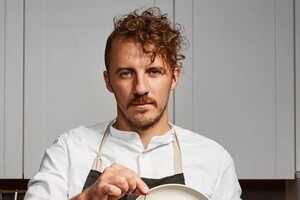 Раніше зірковий кухар говорив, що «канібалізм штука нормальна», а нещодавно розповів, що не проти «вкрасти якусь дівчину та посадити її у клітку»