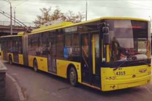 У Києві проїзд для школярів у громадському транспорті стане платним