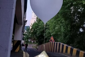 КНДР відправляла кулі зі сміттям до Південної Кореї 