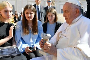 Папа Римський зустрівся з рідними полонених захисників Маріуполя