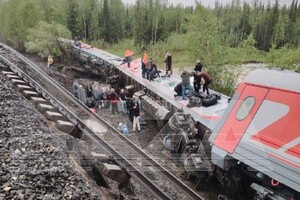 Аварія поїзда у Комі: пасажири пів доби просиділи на холоді, чекаючи допомоги