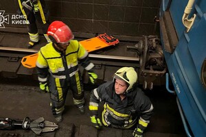 На станції «Університет» пасажир потрапив під потяг