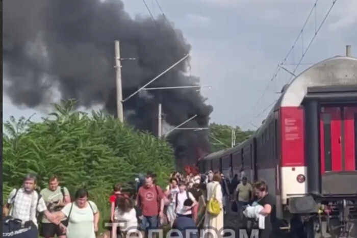 Потяг Прага-Будапешт зіткнувся з автобусом у Словаччині: є загиблі (відео)