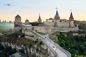 1 июля – День архитектуры Украины (на фото Каменец-Подольский замок)