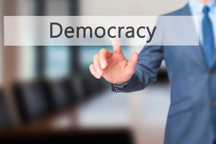 Как противостояние демократий и автократий определяет будущее мирового порядка