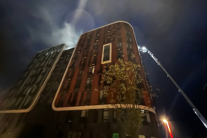 В одному з житлових комплексів Києва спалахнула пожежа