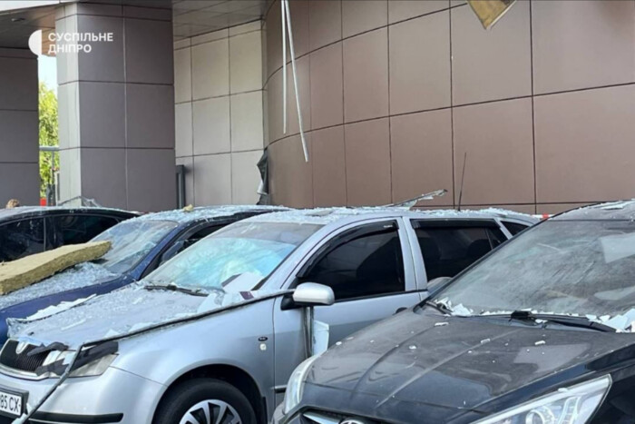 Окупанти пошкодили торговий центр у Дніпрі: є загиблі (оновлено)