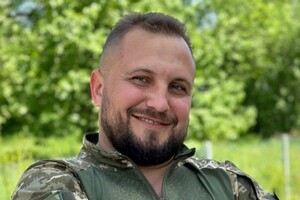 Василь Паламарчук є автором книги «Військовий непотріб»