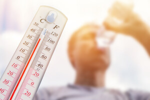 Как не получить тепловой удар и избежать перегрева в жару: советы Минздрава