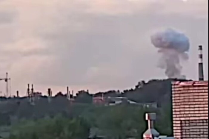 Розвідка атакувала дронами найбільший пороховий завод у Росії (відео)