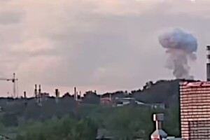 Розвідка атакувала дронами найбільший пороховий завод у Росії (відео)