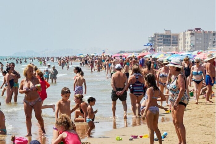 Море – не туалет: курорт Испании вводит штраф для туристов