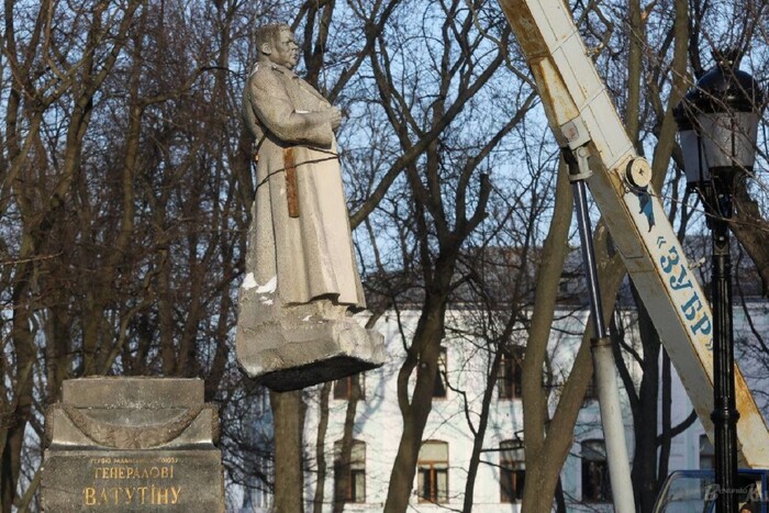 Знесення пам’ятника Ватутіну
