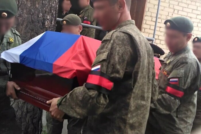 Сколько российских военных погибли в Украине? The Economist ответил