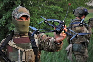 Українські військові покращують здатність використовувати FPV-дрони для перехоплення інших БпЛА
