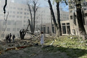 Російські терористи влучили по дитячій лікарні у Києві