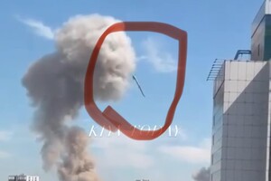 Ніяке це не ППО. Момент удару російською ракетою по «Охмадиту» потрапив на відео 