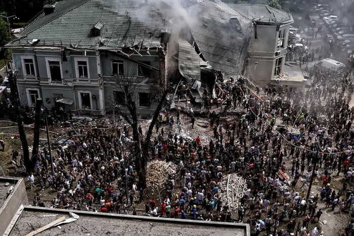 Единение в часы трагедии. Как украинцы отреагировали на удар по «Охматдиту»