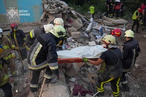 Рятувальники дістали з-під завалів київської багатоповерхівки тіло юної дівчини