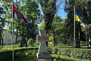 За 5 тис. грн написали польську лайку на пам’ятнику Бандері: у Києві підуть під суд троє хлопців