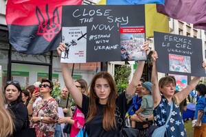 Українці у Парижі вийшли на мітинг у пам’ять про жертв російських атак (фото)