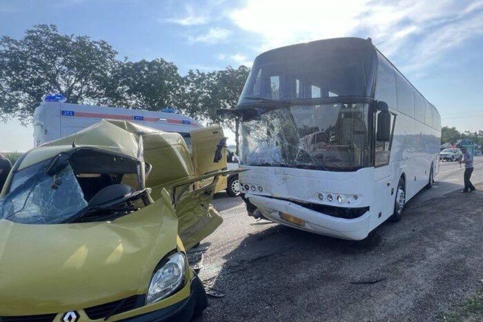 У Молдові автобус, що прямував до Києва, потрапив у ДТП, є жертви (фото)