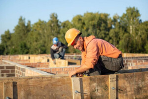 Якщо роботу потрібно виконувати просто неба, її тривалість не повинна перевищувати 4-5 годин за зміну