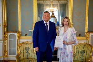 Посол Залужний у новому образі вразив українців