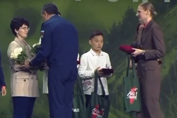 Семиразова олімпійська чемпіонка нагородила школяра з РФ, який збирав кошти для окупантів