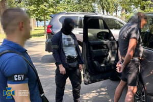 СБУ затримала одного з головних податківців Києва, у Росії впав пасажирський літак. Головне за 12 липня