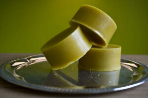 Британські вчені допомагають українським пасічникам розробити нову упаковку із бджолиного воску для зберігання продуктів харчування