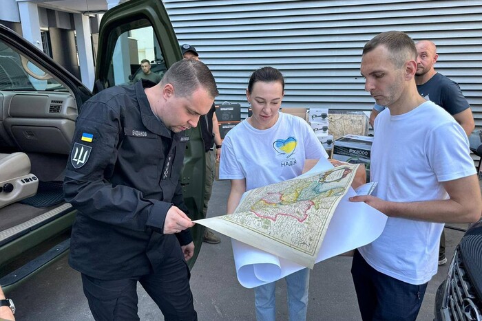 Благодійники передали ГУР техніку і старовинні карти України (фото)