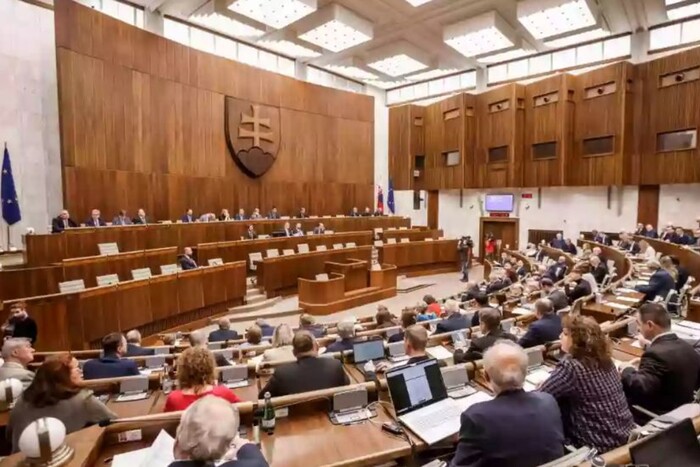 Словацькі депутати провалили голосування про засудження удару РФ по «Охматдиту»