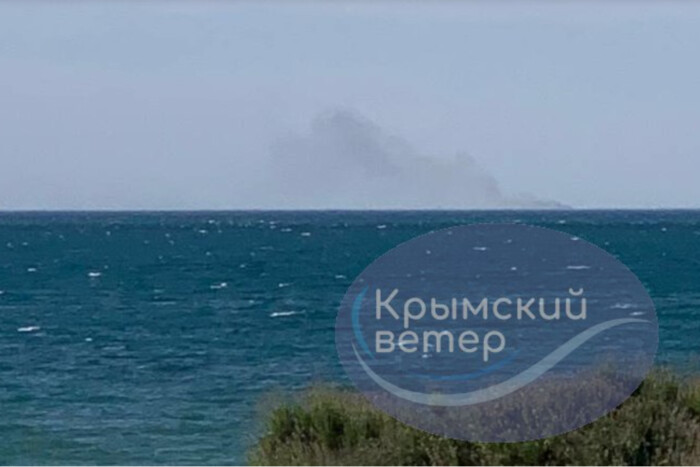 Неподалік аеродрому Бельбек у Криму видніється дим 