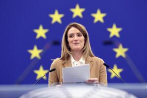 Мецола обіймала посаду президента Європейського парламенту з січня 2022 року